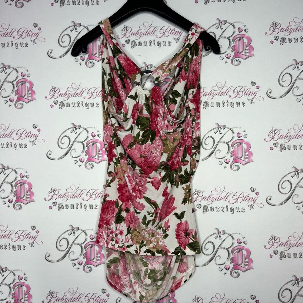 Floral y2k tank top with metal O ring back detail pink white green flowers - Picture 2 of 10